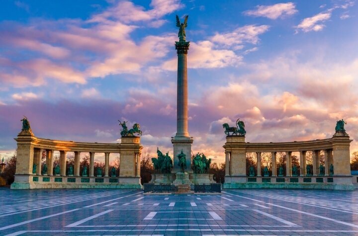 Heroes’ Square
